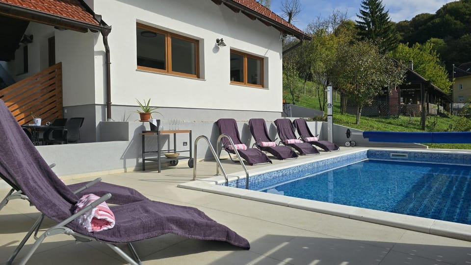 Swimming pool, sunbed
