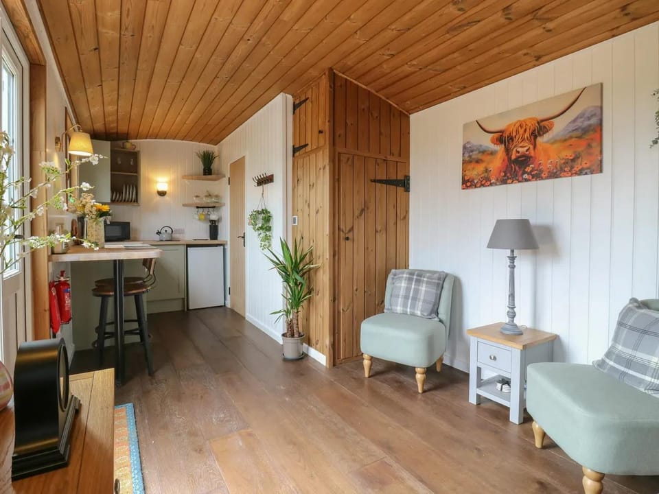 Kitchen or kitchenette, Seating area