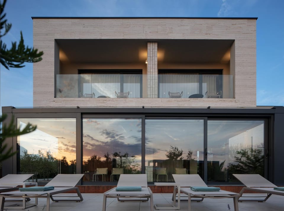 Property building, Facade/entrance, Off site