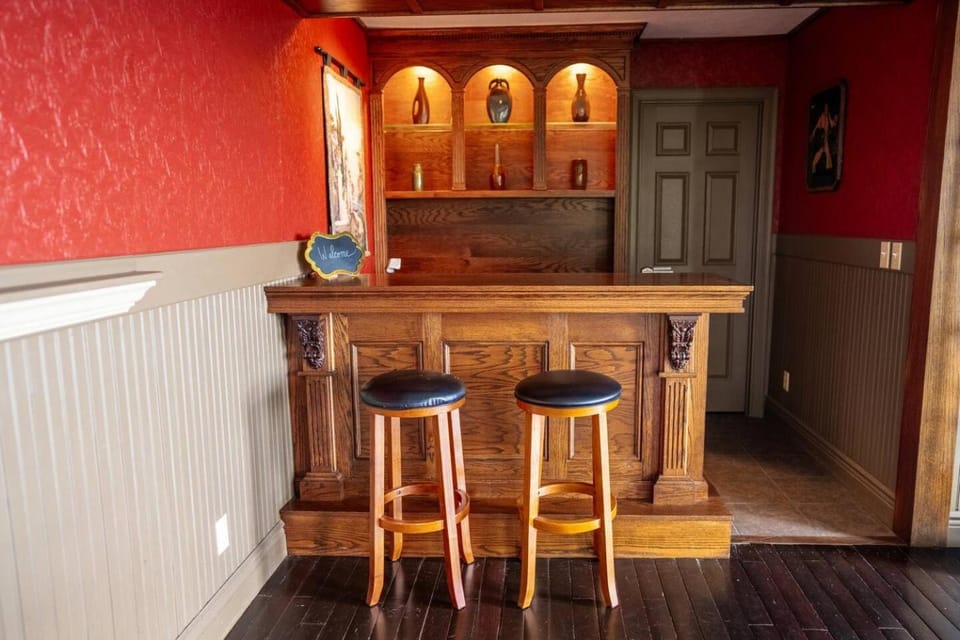 Billiard, Lounge or bar