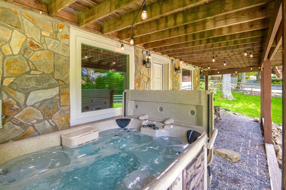 Hot Tub, Bedroom