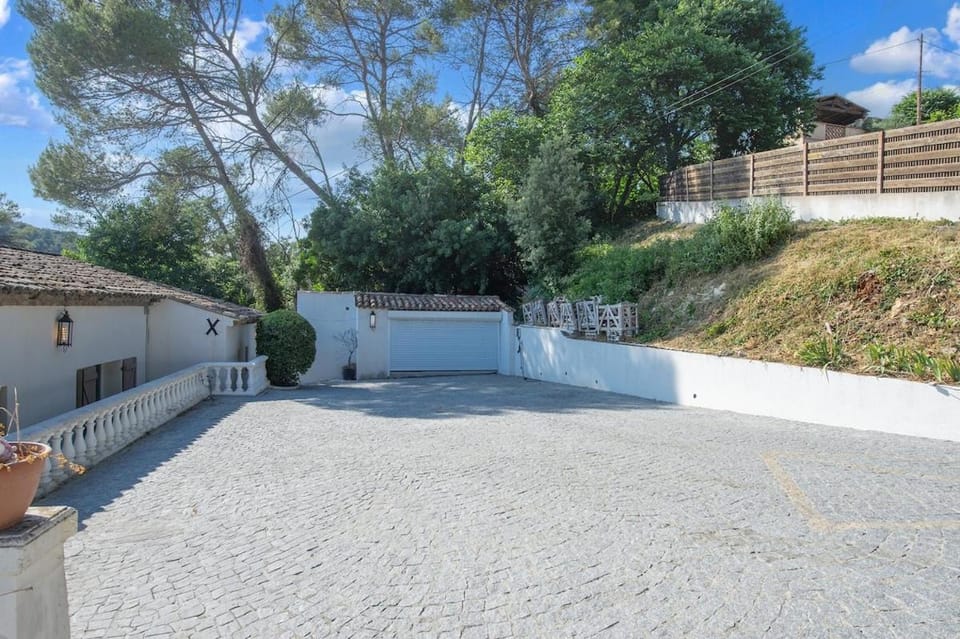 Villa Athéna - Jacuzzi Pool Pétanque - LeBooker Villa in Mouans-Sartoux