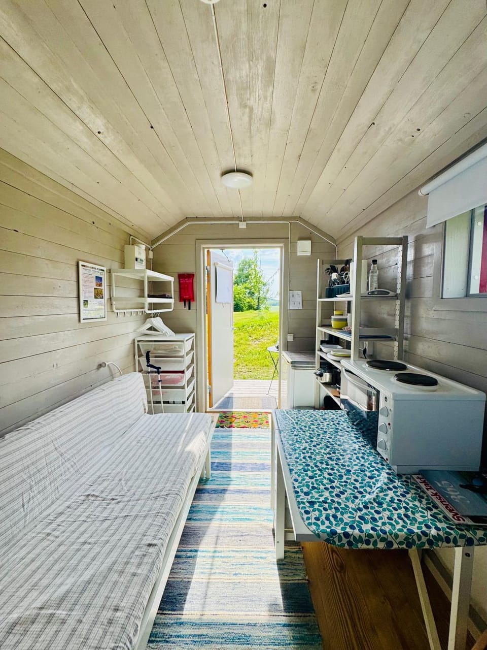 Bed, Kitchen or kitchenette, Seating area, Dining area, Bedroom
