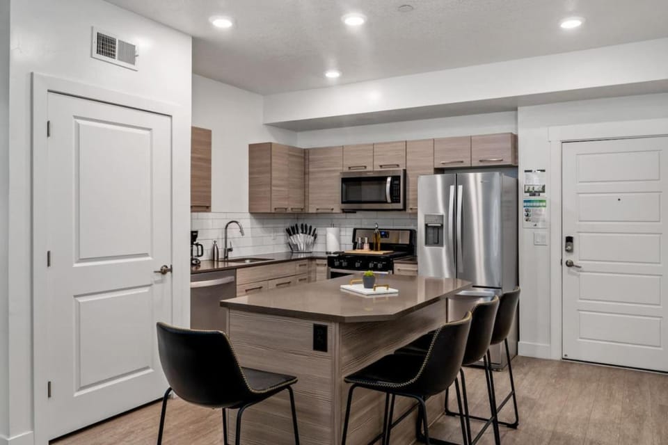 Central City Luxury-2BR 2BA,Pool,Htub,Gym,Parking Apartment in Salt Lake City