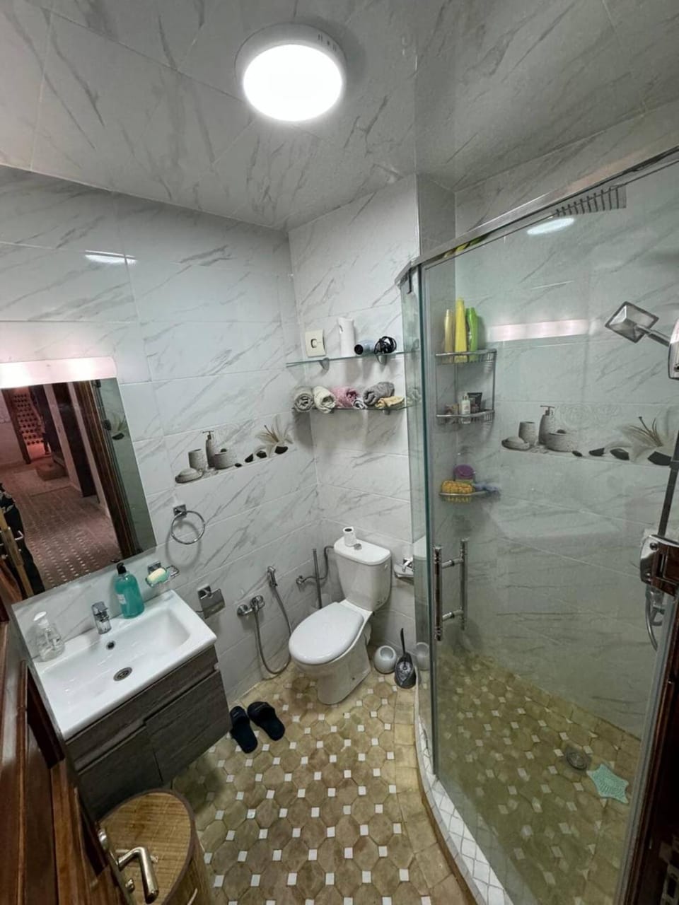 Shower, Toilet, Bathroom, bidet, towels