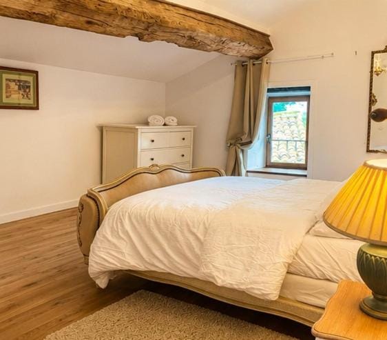 Apple Barn Cottage with 5 Bedrooms Villa in Nouvelle-Aquitaine