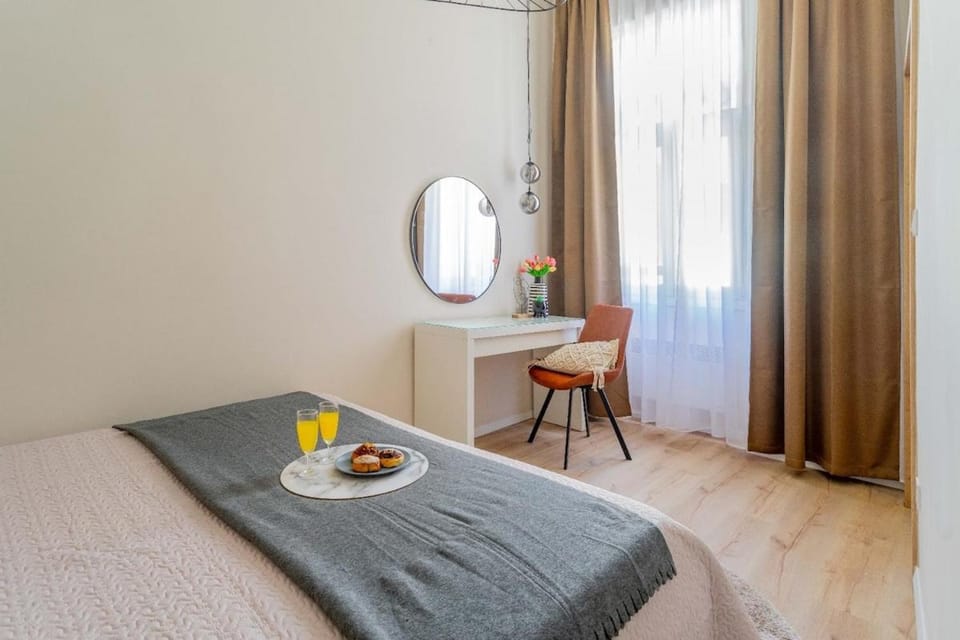 1BR - Central Chill with AC - Quiet Near Ruin Bars Apartment in Budapest