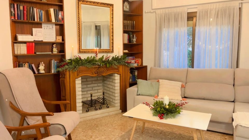 Library, Living room, Seating area