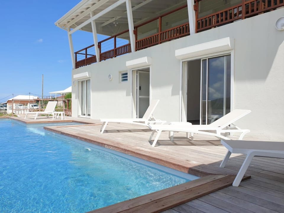 Property building, View (from property/room), Balcony/Terrace, Pool view, Swimming pool, sunbed