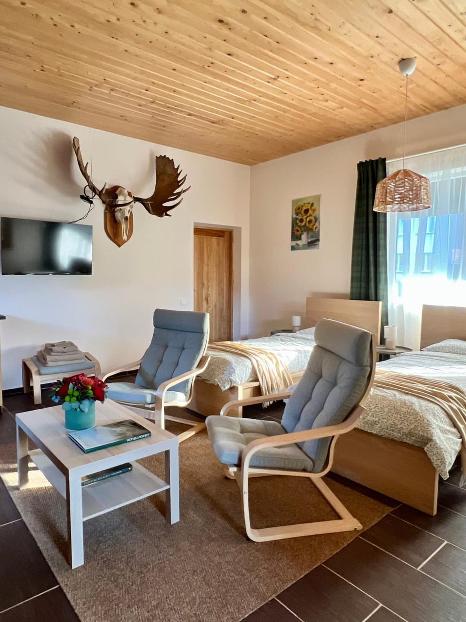 Communal lounge/ TV room, Bed, TV and multimedia, Living room