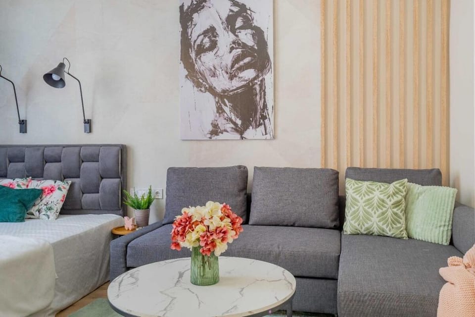 Central Charm - AC - Double Bed - Party & Sights Nearby Apartment in Budapest