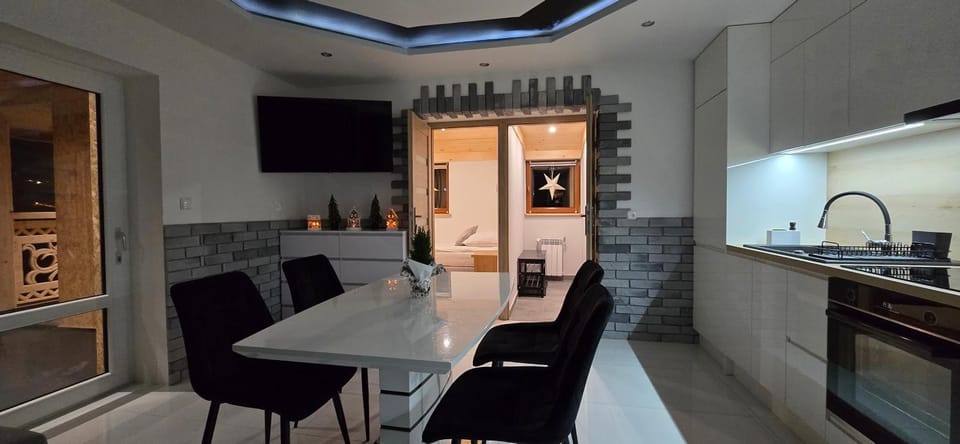 TV and multimedia, Kitchen or kitchenette, Living room, Seating area, oven, stove