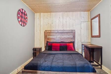 Nature chalet, spa, river in Saint-Côme Chalet in Quebec