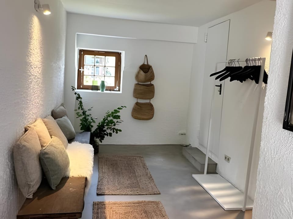 Facade/entrance, Seating area