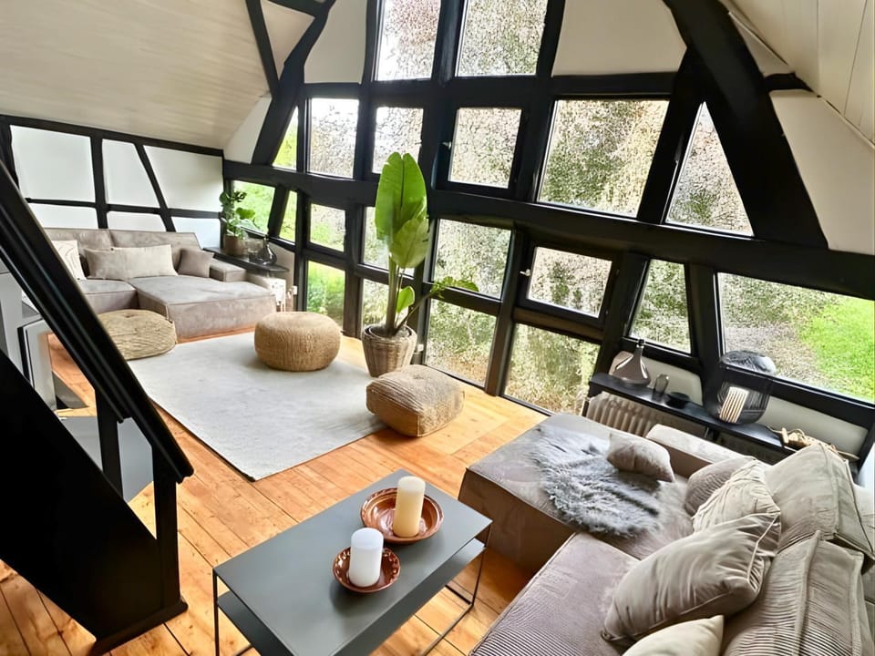 Living room, Photo of the whole room, Seating area, Garden view