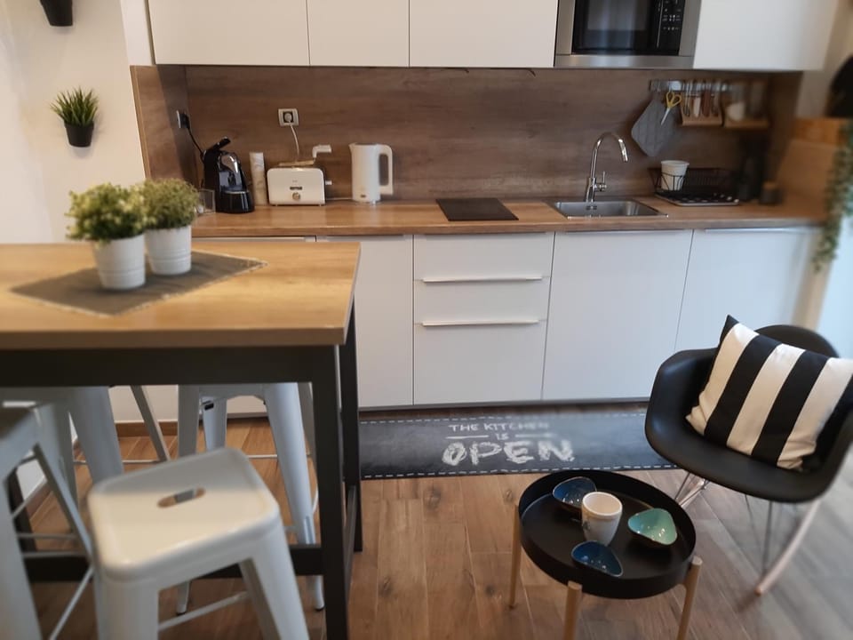 Kitchen or kitchenette