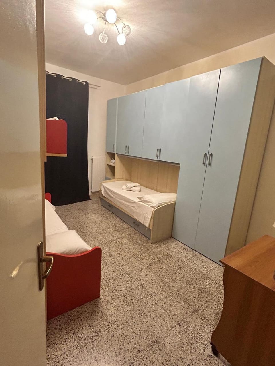 Photo of the whole room, Bedroom, towels, wardrobe