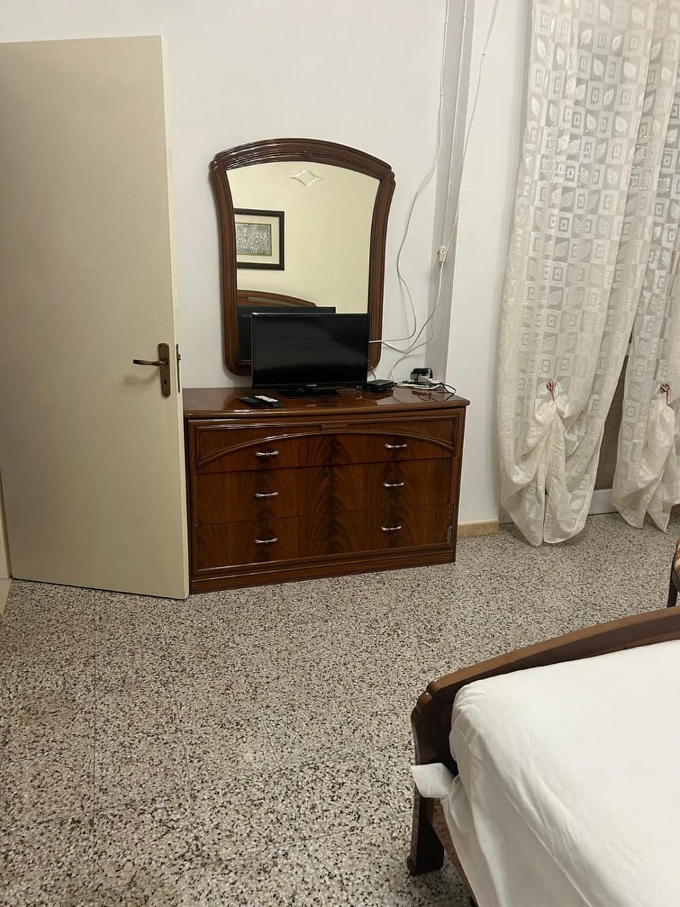 TV and multimedia, Photo of the whole room