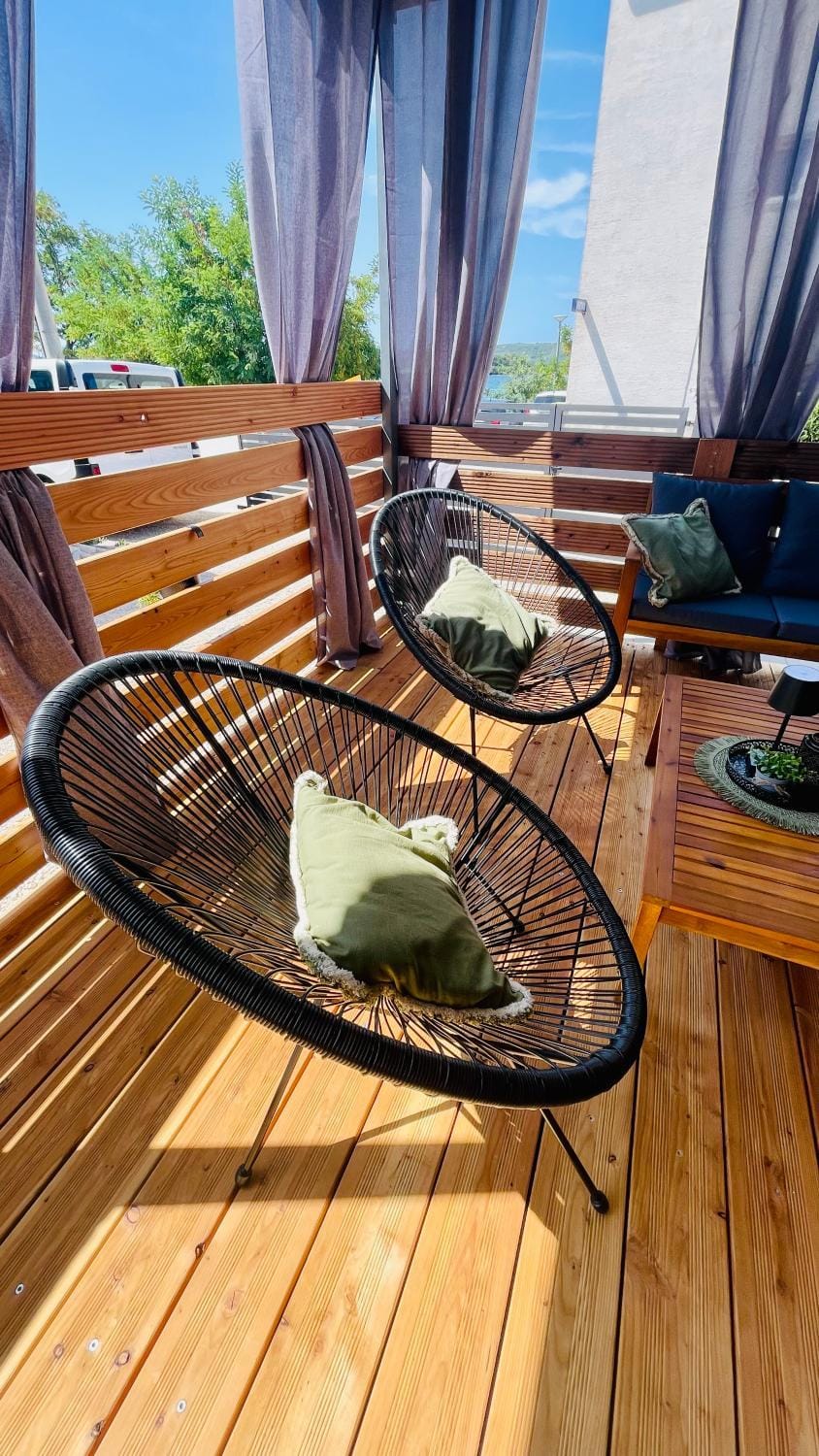 View (from property/room), Balcony/Terrace, Seating area