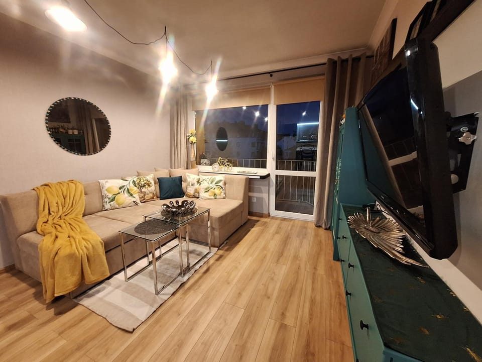 Communal lounge/ TV room, TV and multimedia, Seating area