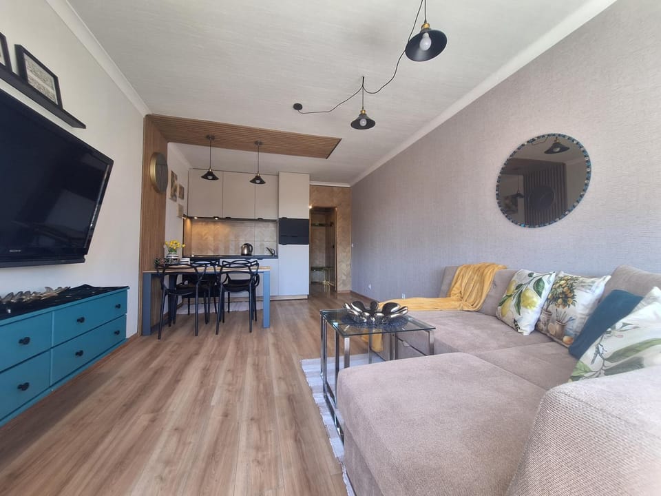 Communal lounge/ TV room, Kitchen or kitchenette, Living room, Seating area, stove