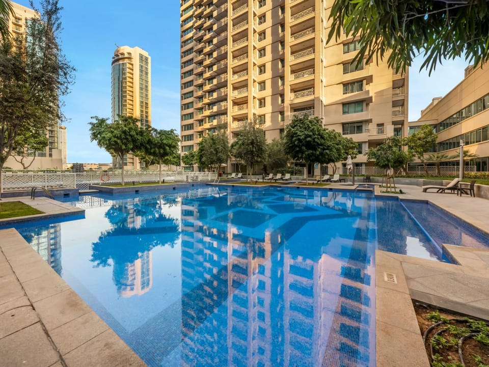 Property building, Day, City view, Pool view, Swimming pool, sunbed