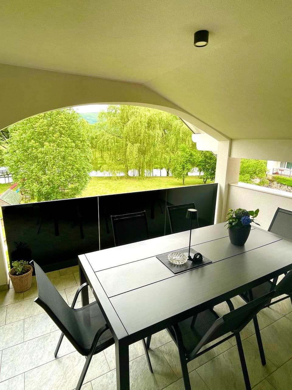 Day, Garden, View (from property/room), Balcony/Terrace, Seating area, Garden view, River view