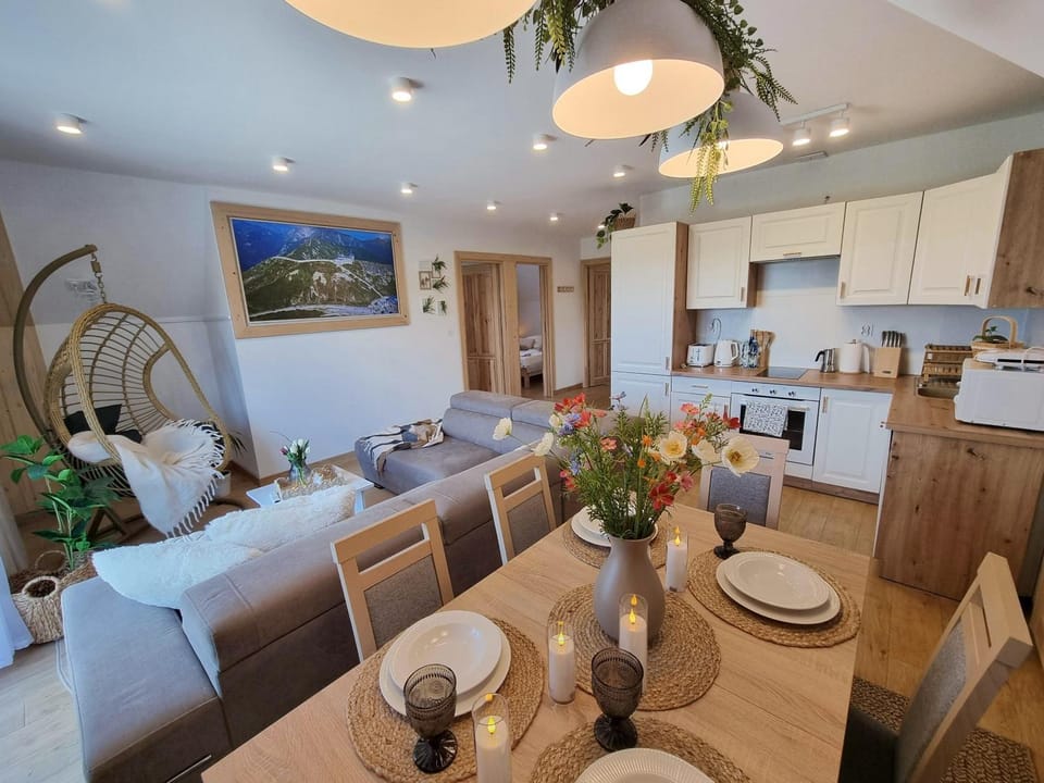Kitchen or kitchenette, Living room, Seating area, Dining area, dishwasher, oven, stove