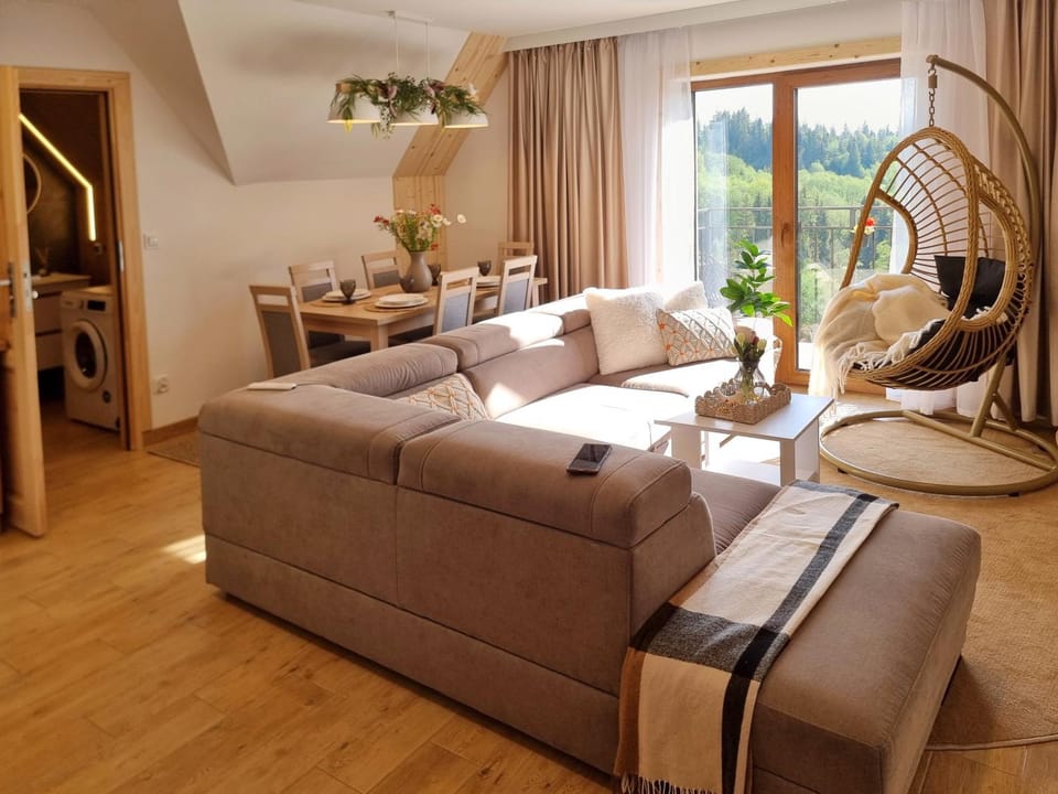Bed, Living room, Photo of the whole room, Seating area