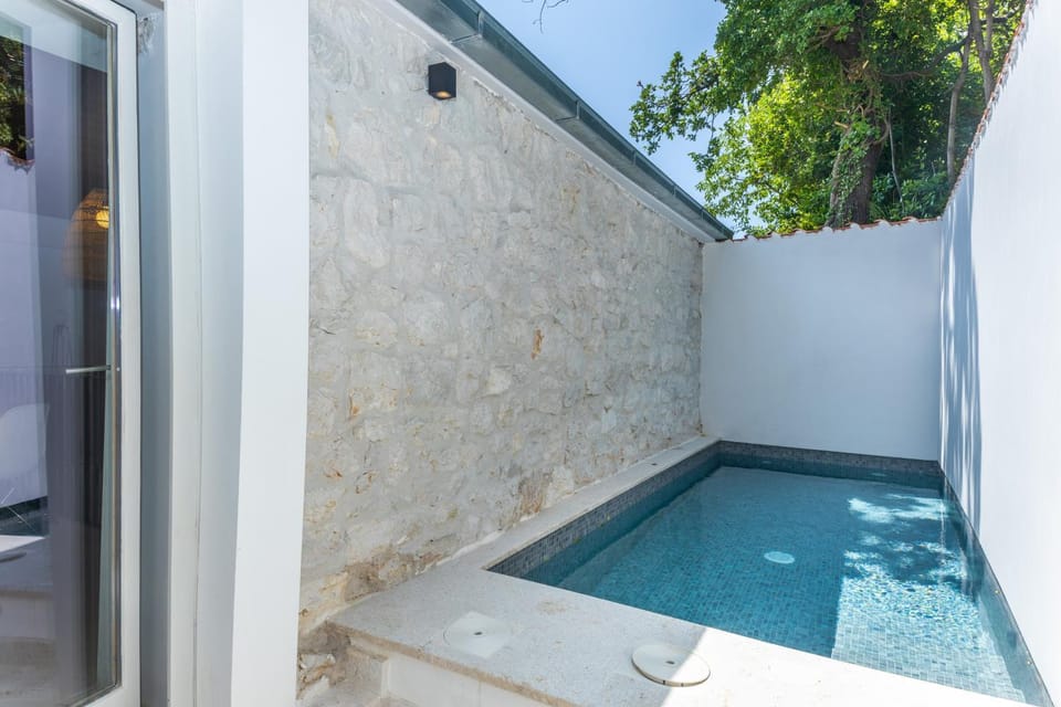 Swimming pool, Swimming pool