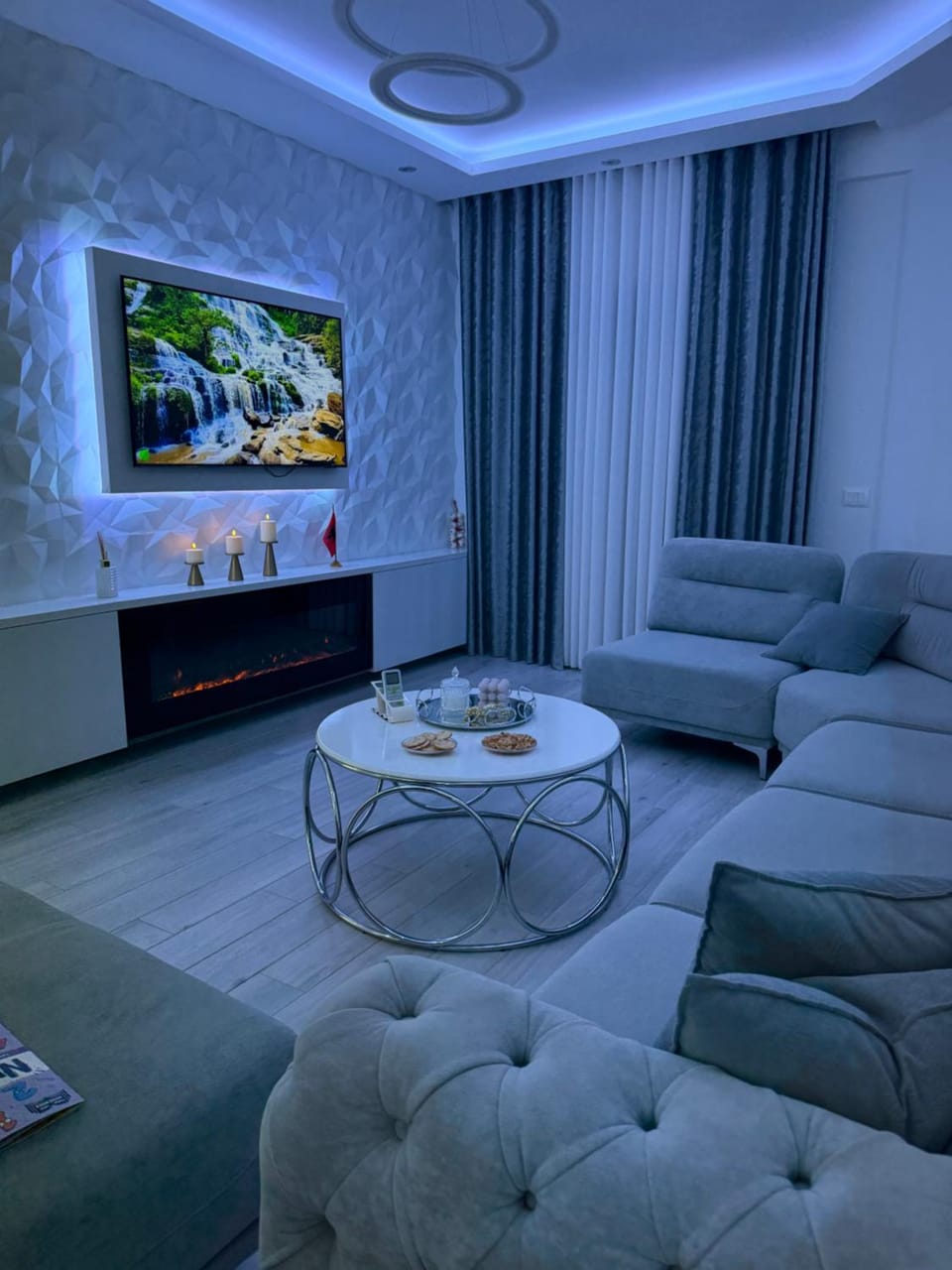 TV and multimedia, Living room, Seating area, Evening entertainment