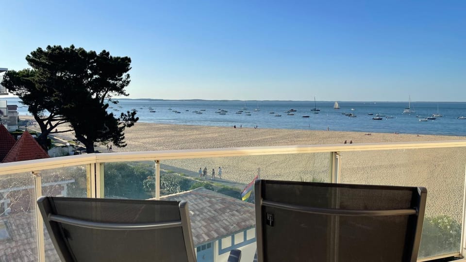 Première ligne - Vue mer exceptionnelle - Accès direct plage - Grand balcon - Parking privatif clos - Tout à pieds Apartment in Arcachon