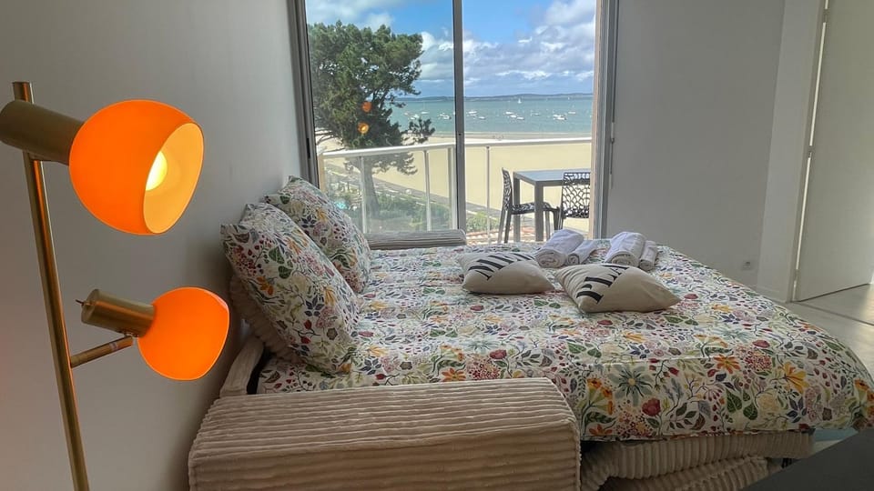Première ligne - Vue mer exceptionnelle - Accès direct plage - Grand balcon - Parking privatif clos - Tout à pieds Apartment in Arcachon