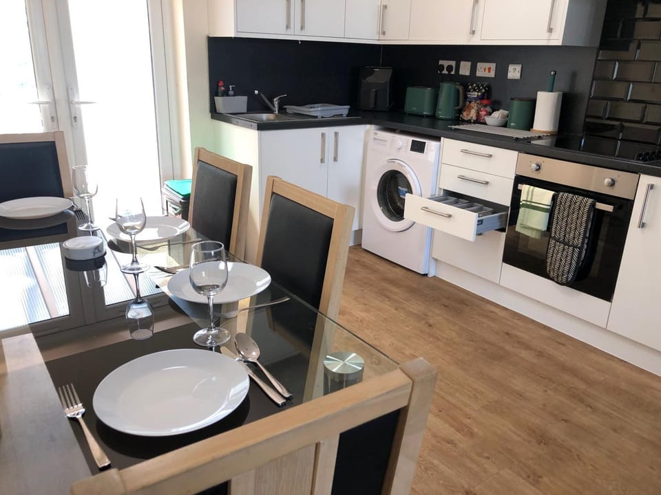 Dining area, kitchen