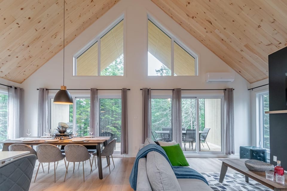 Chalet Le Stockholm private spa Shannon Chalet in Quebec