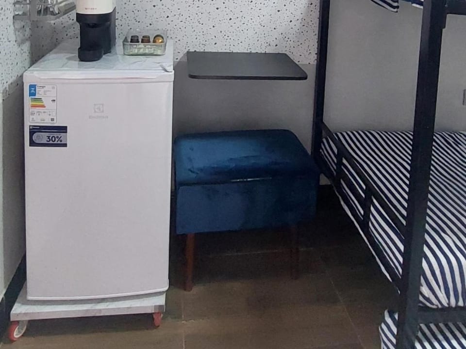 Bed, Kitchen or kitchenette, Photo of the whole room, Bedroom, minibar, oven
