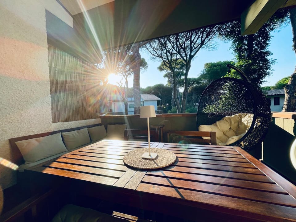 View (from property/room), Balcony/Terrace, Seating area, Dining area, Sunset