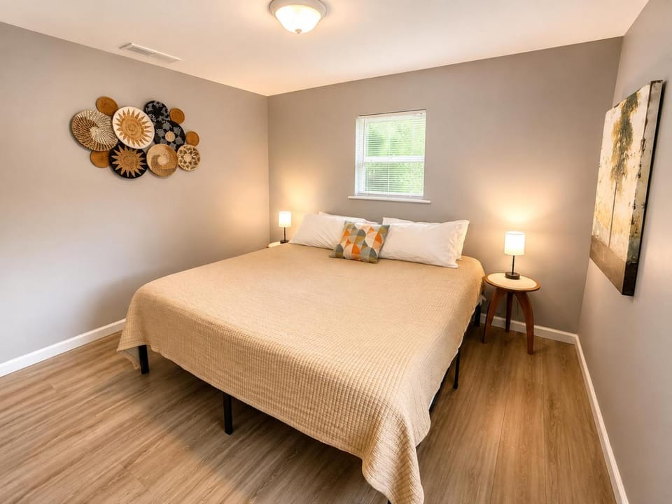 Private Home - Entire House - Ranch - Hot Tub - Pets Welcome - 2 King Beds - Kids Welcome - Fenced Yard - Free Wifi - Quiet Neighborhood House in Gahanna