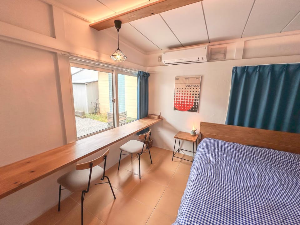 Seating area, Bedroom