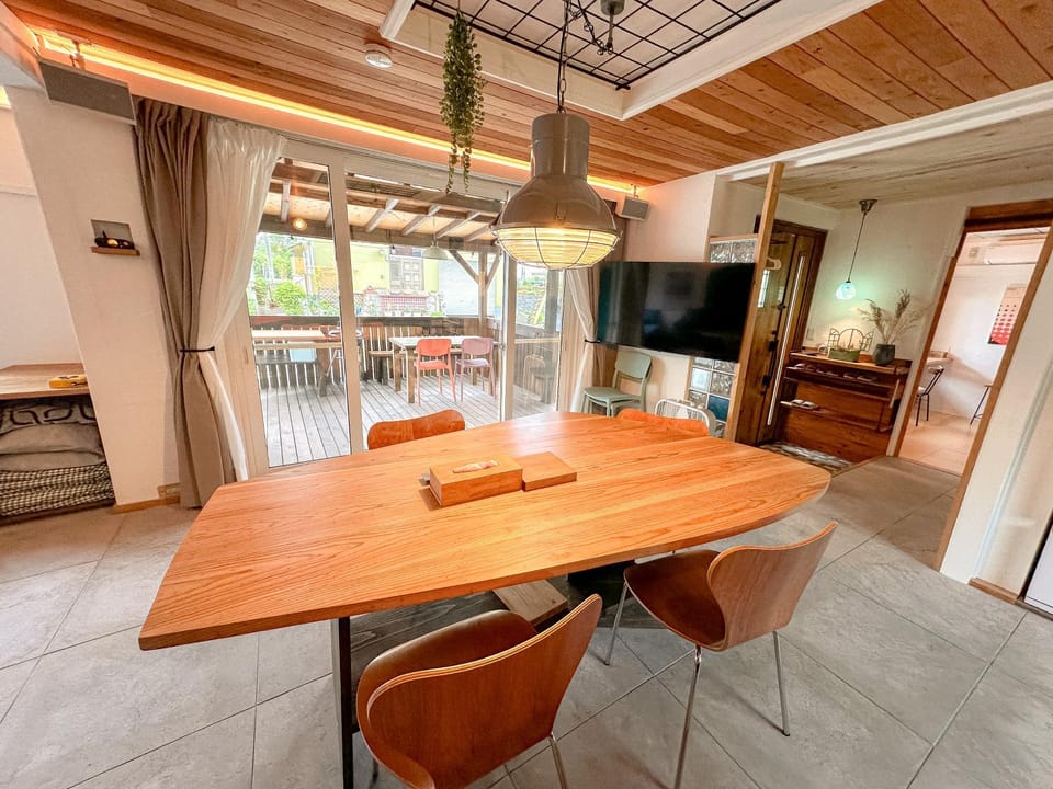 Living room, Dining area