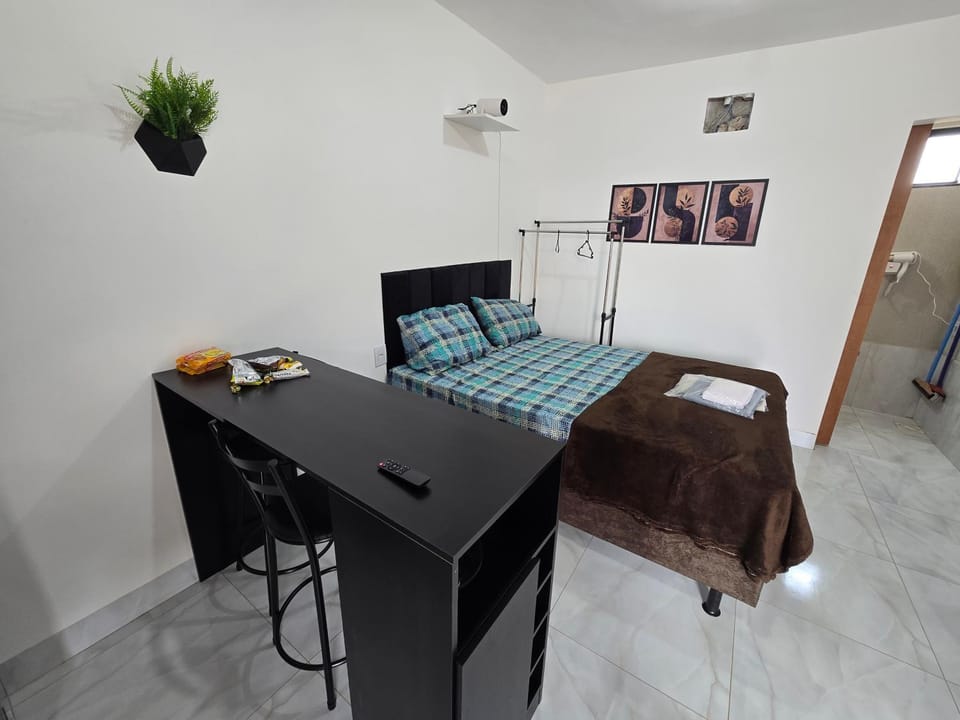 Bed, TV and multimedia, Photo of the whole room, Dining area, Bedroom, air conditioner