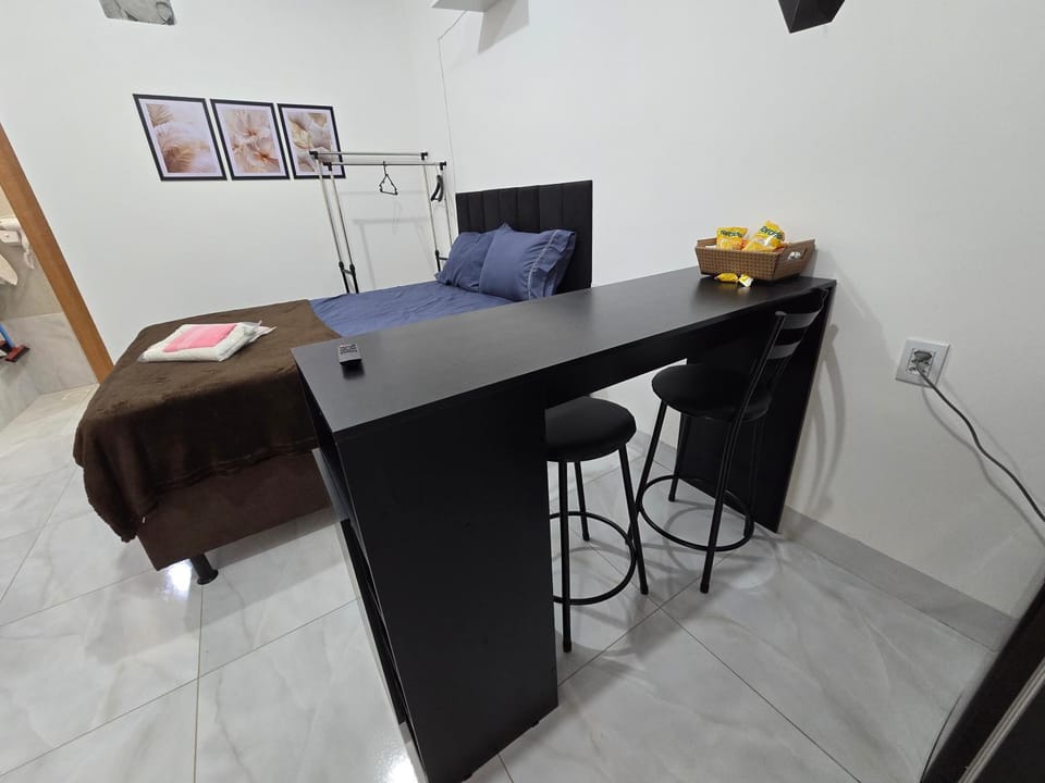 Bed, TV and multimedia, Living room, Photo of the whole room, Seating area, Dining area, Bedroom
