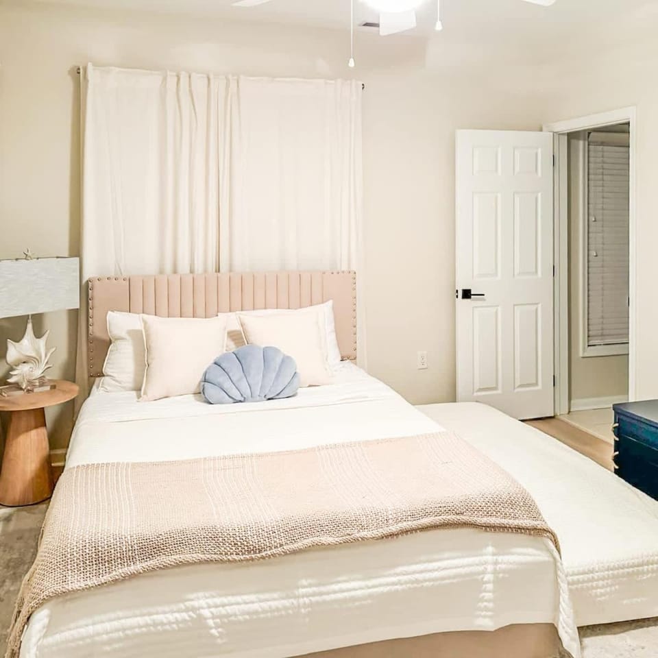 Spacious Private 2BR-2BA I Pool I Garage I Central House in Sussex County
