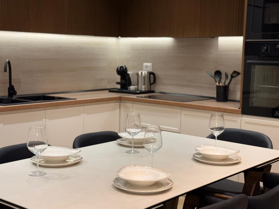 Coffee/tea facilities, Kitchen or kitchenette, Dining area