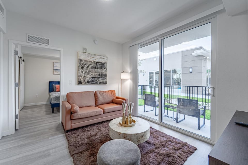 Devereaux Miami Luxury 2 Bedroom Apartment Apartment in Golden Glades