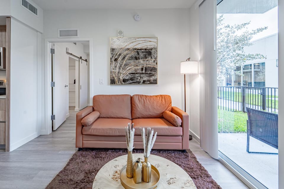 Devereaux Miami Luxury 2 Bedroom Apartment Apartment in Golden Glades