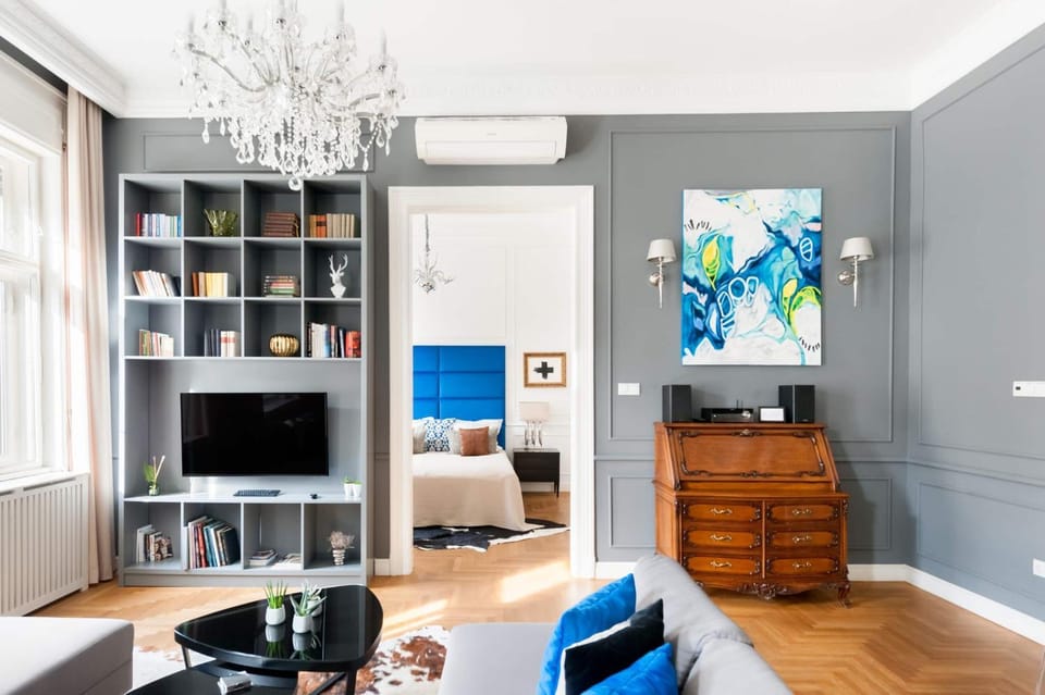 Communal lounge/ TV room, TV and multimedia, Living room, Seating area, Evening entertainment, air conditioner
