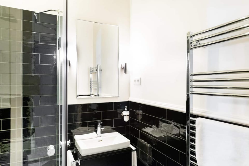 Shower, Bathroom, towels