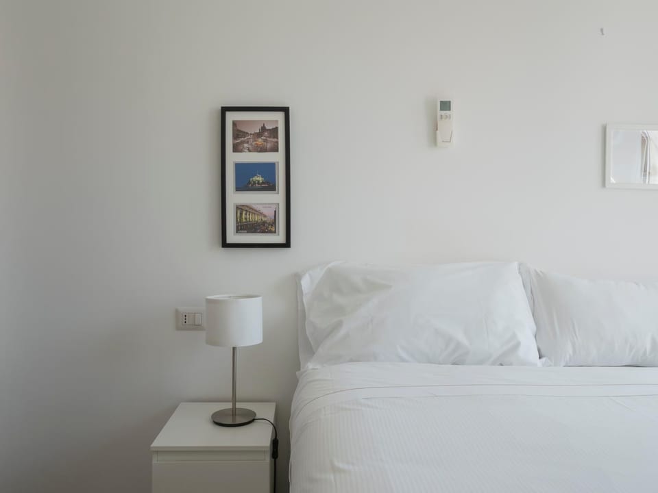 HomeLovers Simple Quite Flat Sarpi Sempione MM5 Gerusalemme Apartment in Milan