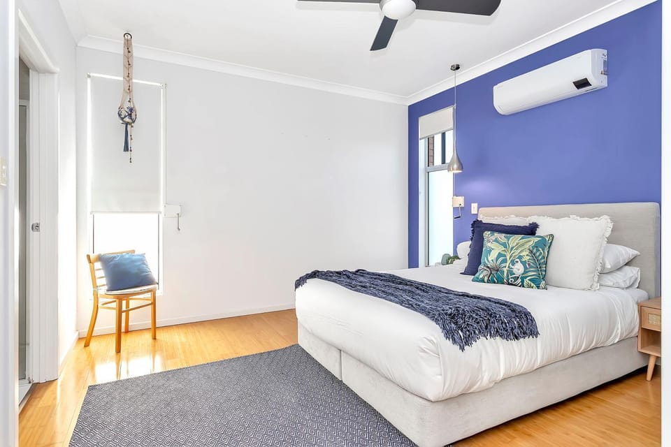 Bedroom, air conditioner